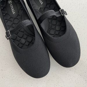 Vivaia Lightweight Round-Toe Claire Walker Mary-Janes NWOT/B